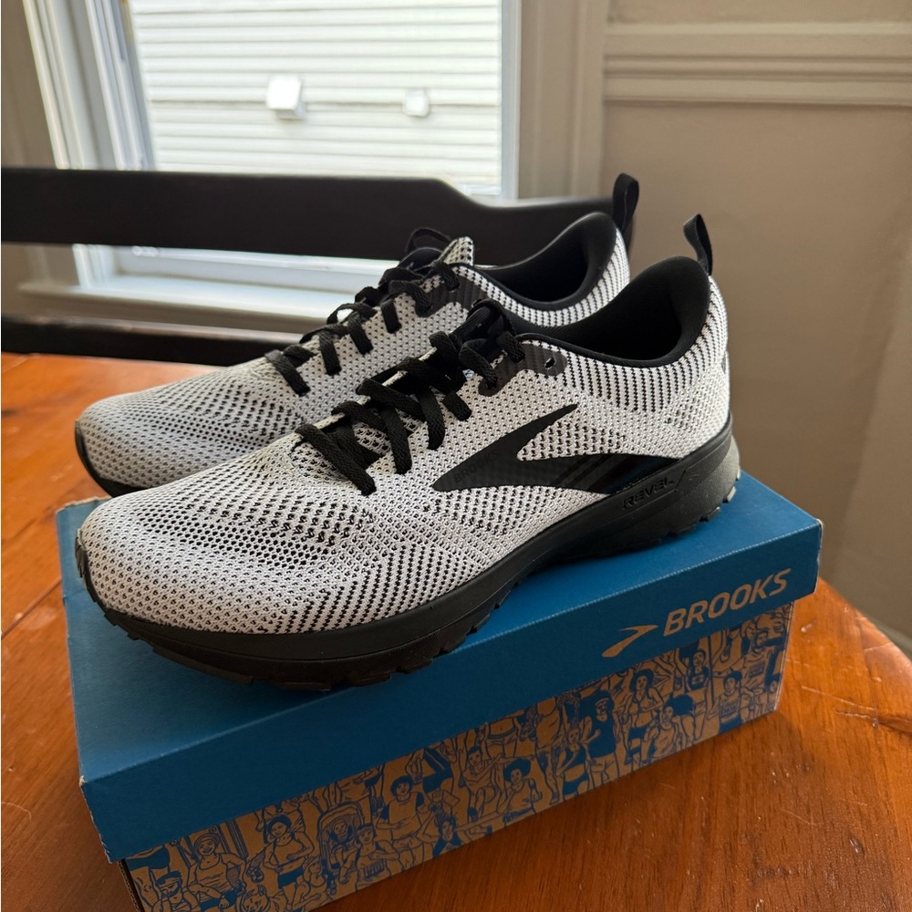 Brooks Men’s Revel 5 Running Shoes - Black and White
